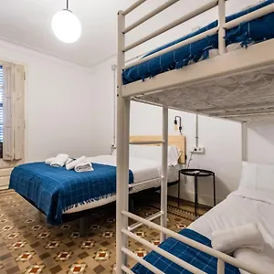 modernist-apartment-for-large-groups-in-eixample.topbarcelonahotels.com/